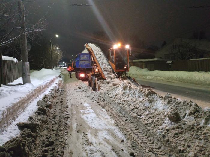 Остановка «Завод Королева» повреждена спецтехникой при уборке снега Остановка «Завод Королева» повреждена спецтехникой при уборке снега