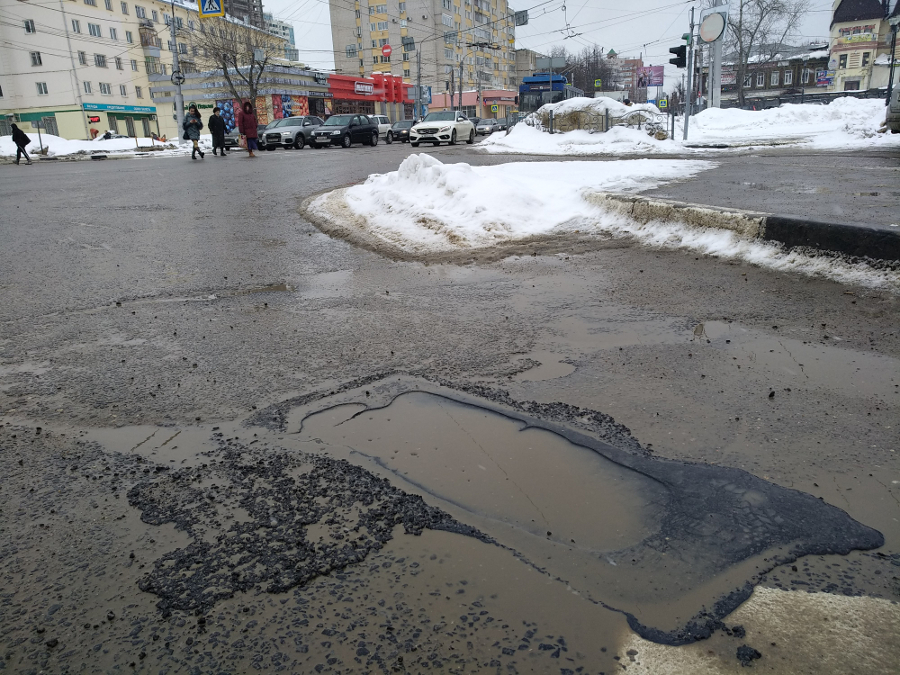 Ямы на дорогах весной: мэрия не намерена платить за кривые латки Ямы на дорогах весной: мэрия не намерена платить за кривые латки