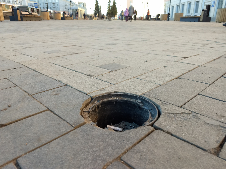 Подрядчик винит мэрию в разбитой площади Ленина Подрядчик винит мэрию в разбитой площади Ленина