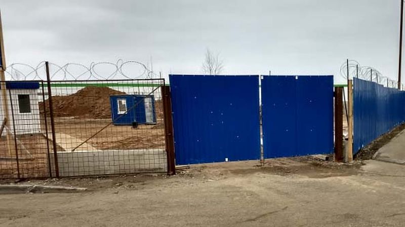 На строительстве Леруа Мерлен выявлены признаки нарушения Грязь от строительства торгового объекта «Леруа Мерлен», которую разносят по улицам грузовики со стройки, стала поводом для электронного обращения «Иваново37» в Департамент природных ресурсов и экологии Ивановской области.