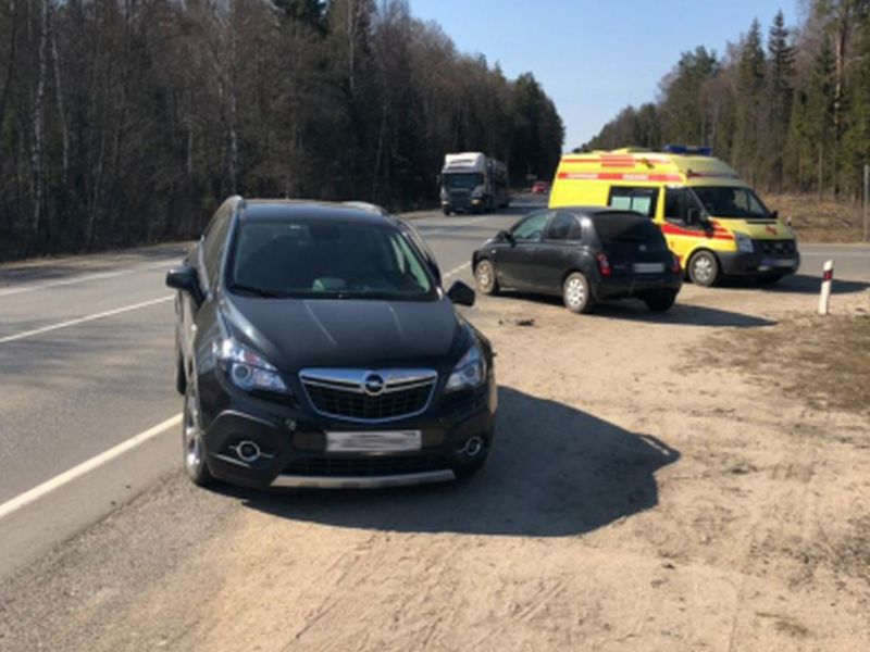 Авария на трассе Р-600: женщина на иномарке нарушила правила обгона Авария на трассе Р-600: женщина на иномарке нарушила правила обгона