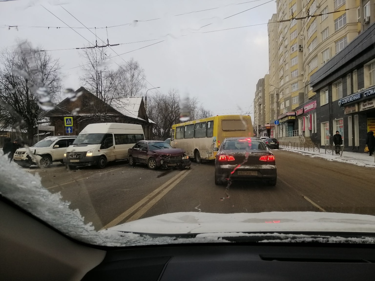 Авария на Кузнецова: очередное ДТП парализовало движение Авария на Кузнецова: очередное ДТП парализовало движение