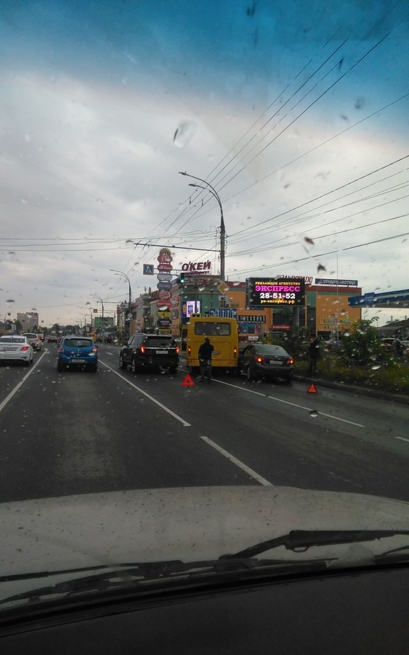 На перекрестке Лежневской и Велижской в аварию попал автобус На перекрестке Лежневской и Велижской в аварию попал автобус
