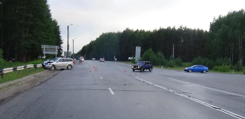 В Кинешемском районе столкнулись две легковушки, двое госпитализированы В Кинешемском районе столкнулись две легковушки, двое госпитализированы