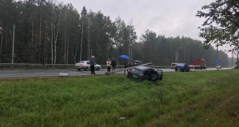 В Лежневском районе «Фольксваген» снес опору уличного освещения В Лежневском районе «Фольксваген» снес опору уличного освещения