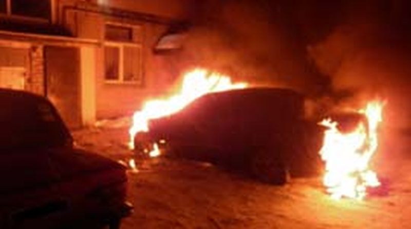 На Сосневской сгорела машина: уже шестая за неделю На Сосневской сгорела машина: уже шестая за неделю