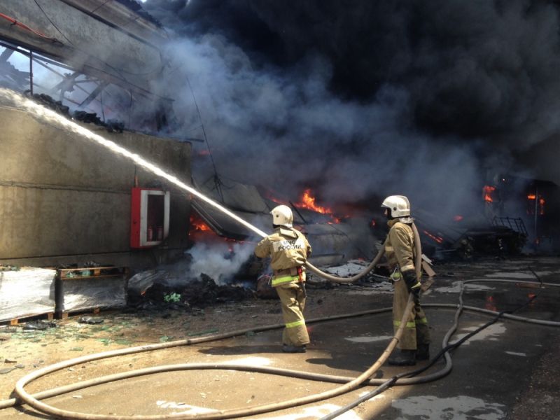 На Калашникова сгорел склад ваты на 150 квадратах На Калашникова сгорел склад ваты на 150 квадратах