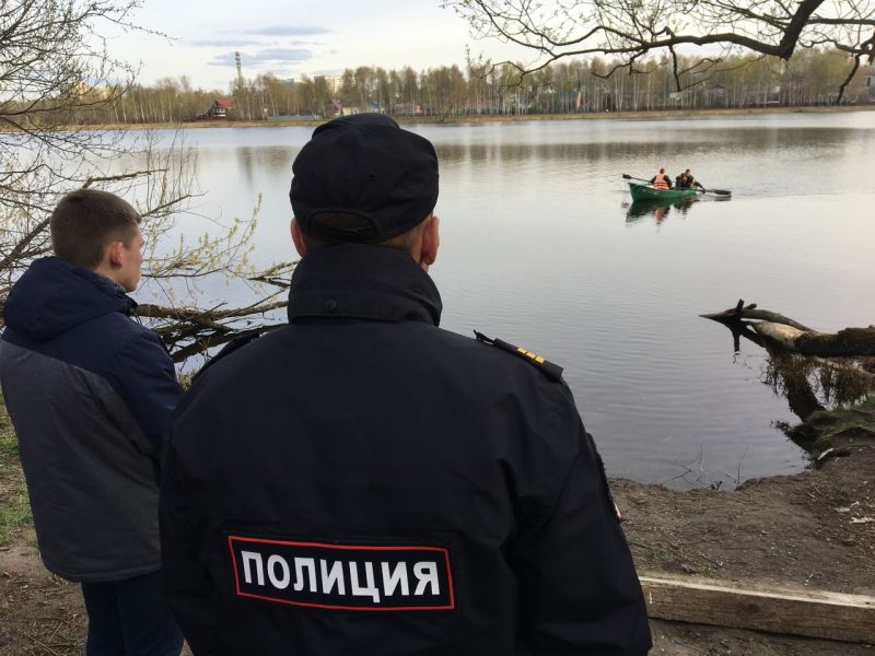 В речке Уводь в парке Степанова найден труп немолодой женщины В речке Уводь в парке Степанова найден труп немолодой женщины