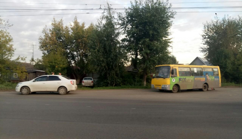 На Суздальской автобус столкнулся с иномаркой – пострадала пассажирка На Суздальской автобус столкнулся с иномаркой – пострадала пассажирка