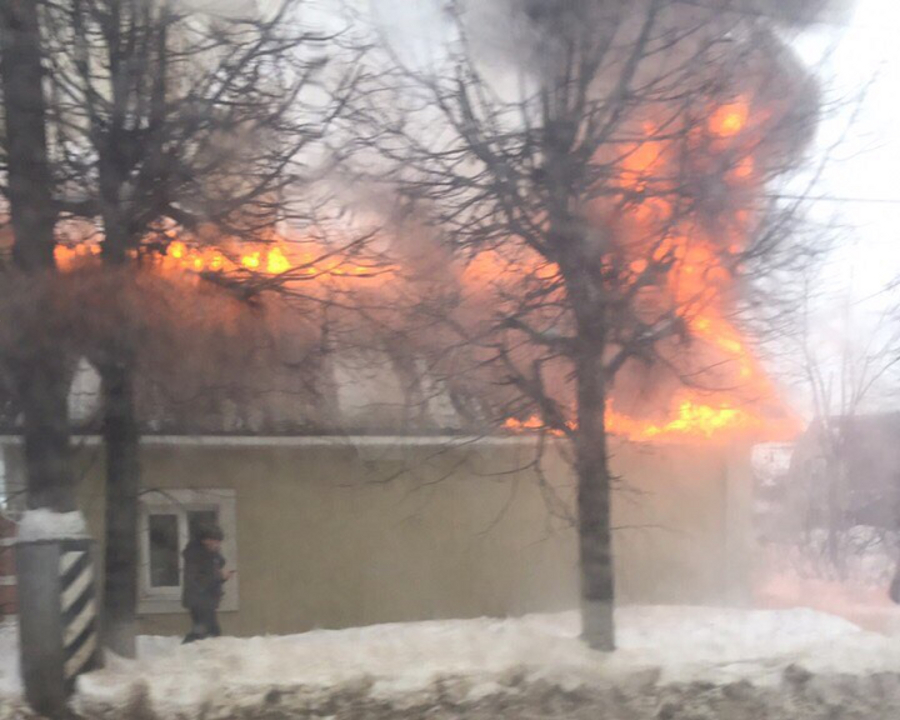 Пробка на Лежневской: пожар на Пророкова тушит МЧС Пробка на Лежневской: пожар на Пророкова тушит МЧС