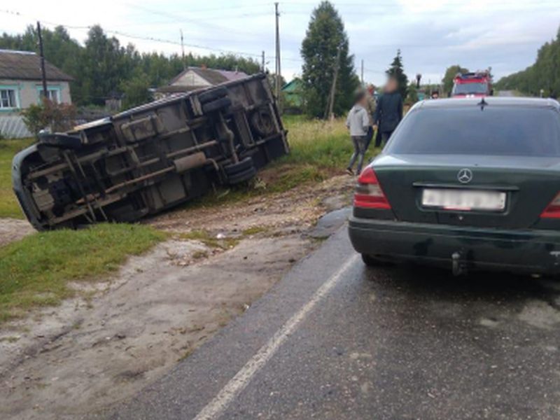 Авария в Верхнеландехском районе: перевернулся «ГАЗ» и травмированы двое Авария в Верхнеландехском районе: перевернулся «ГАЗ» и травмированы двое