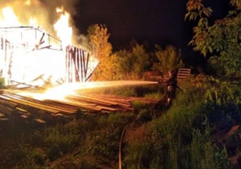 В Кохме сгорела пилорама с оборудованием и готовой продукцией В Кохме сгорела пилорама с оборудованием и готовой продукцией