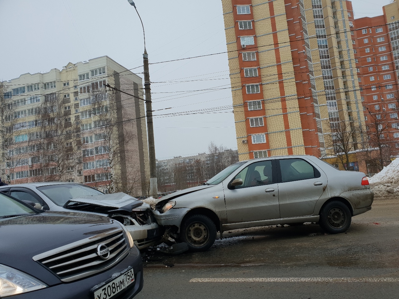 Авария на Куконковых у «Евролэнда» попала на видео Авария на Куконковых у «Евроленда» попала на видео