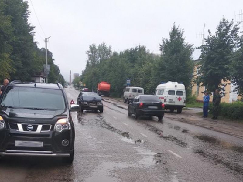 После аварии в Юже пострадали водитель и пассажир ВАЗа После аварии в Юже пострадали водитель и пассажир ВАЗа