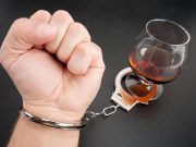Признаки развития алкогольной зависимости: когда нужна помощь специалиста