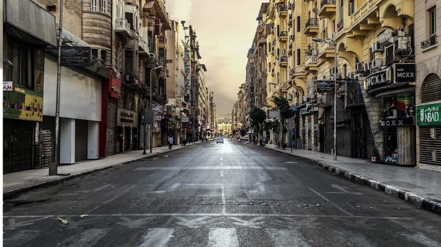 Спасая нарушителя водитель автобуса сбил женщину на тротуаре Спасая нарушителя водитель автобуса сбил женщину на тротуаре