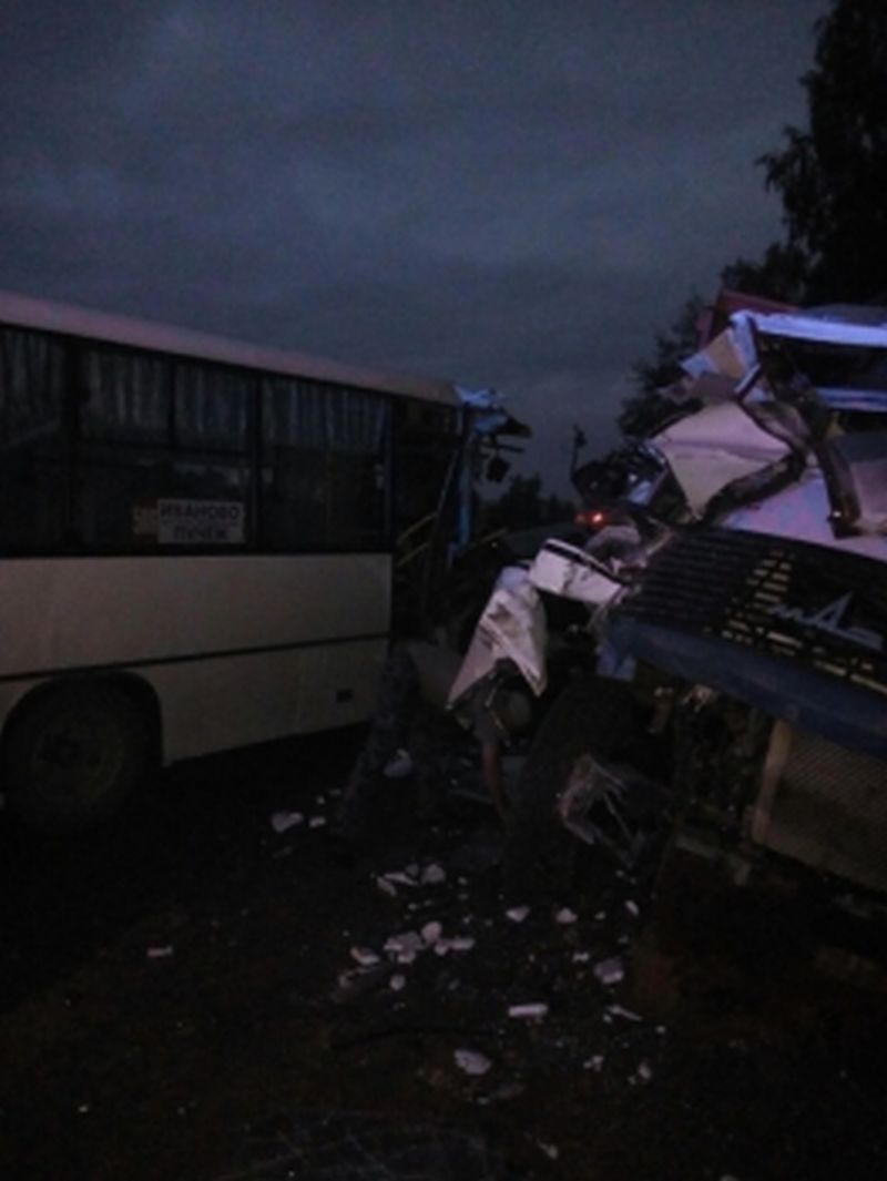 В Палехском районе произошло столкновение грузовика с пассажирским автобусом В Палехском районе произошло столкновение грузовика с пассажирским автобусом