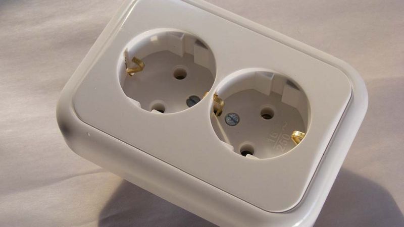 В Тейкове ребенка ударило током из розетки В Тейкове ребенка ударило током из розетки