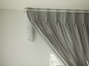 Причины установить на окна современные электрокарнизы