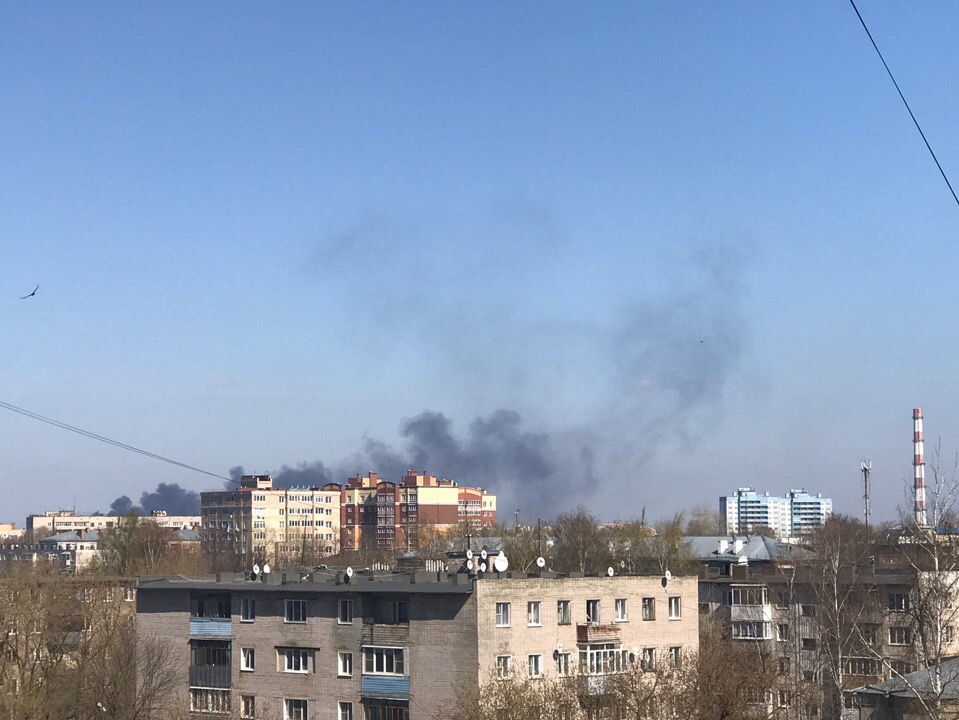 Пожар на Сортировке сейчас тушат сотрудники экстренных служб Пожар на Сортировке сейчас тушат сотрудники МЧС