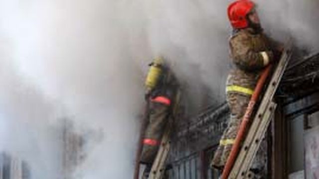 Пожар на Новаторской потушен: горел частный дом на 60 «квадратах» Пожар на Новаторской потушен: горел частный дом на 60 "квадратах"