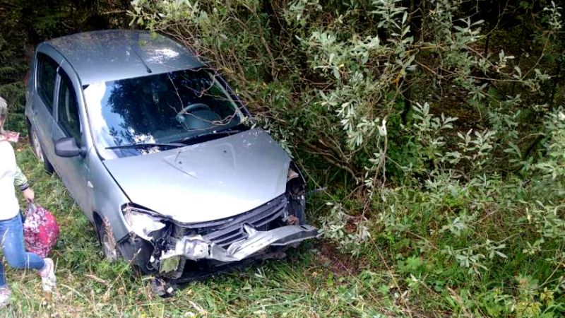 Авария в Ивановском районе: две иномарки вылетели в кювет Авария в Ивановском районе: две иномарки вылетели в кювет