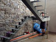 Лестницы на металлическом каркасе: особенности и преимущества