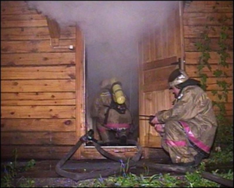 Большой пожар в Ивановском районе. Сгорели два дома и два автомобиля Большой пожар в Ивановском районе. Сгорели два дома и два автомобиля