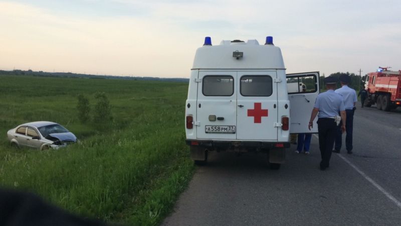 На трассе Ковров-Кинешма «Шевроле» вылетел в кювет На трассе Ковров-Кинешма «Шевроле» вылетел в кювет