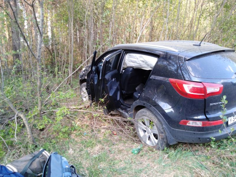 Авария у деревни Лесное: Mercedes врезался в дерево Авария у деревни Лесное: Mercedes врезался в дерево