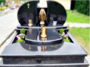 Памятник из гранита: особенности и преимущества материала