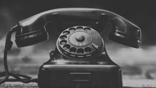 Пенсионерка отказалась спасать внука и позвонила в полицию Пенсионерка отказалась спасть внука и позвонила в полицию