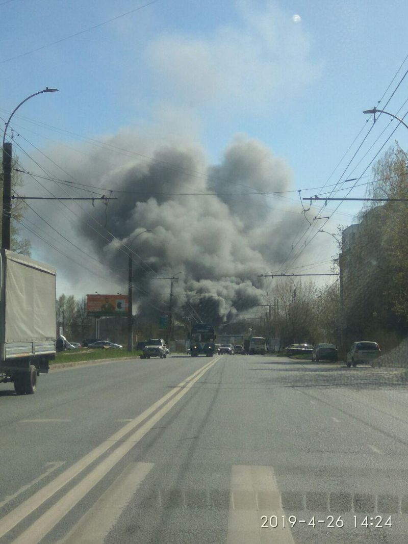 В помещениях бывшего Ивановского завода тяжелого станкостроения вспыхнул пожар — горит швейный цех В помещениях бывшего Ивановского завода тяжелого станкостроения вспыхнул пожар - горит швейный цех