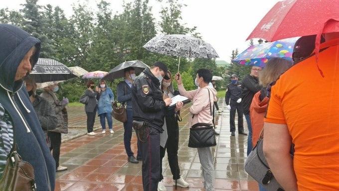 Стихийный митинг предпринимателей проходит в центре Иванова Стихийный митинг предпринимателей проходит в центре Иванова