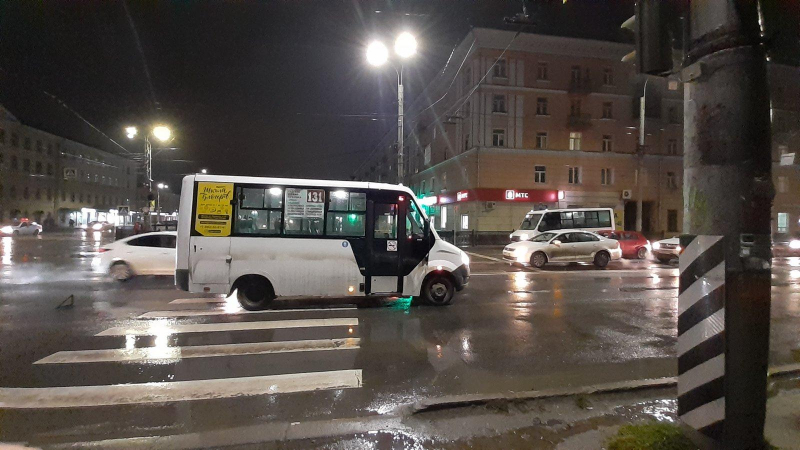 На проспекте Ленина маршрутка сбила пешехода На проспекте Ленина маршрутка сбила пешехода