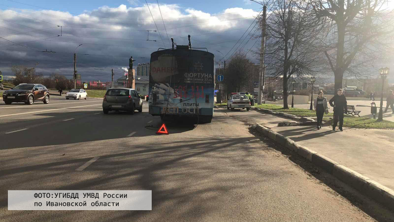 Из троллейбуса в больницу: пенсионерка упала в пустом салоне Из троллейбуса в больницу: пенсионерка упала в пустом салоне