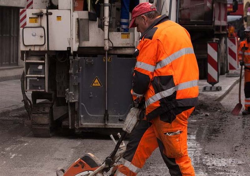 По Шереметевскому проспекту ограничено автодвижение: замена трубопровода По Шереметевскому проспекту ограничено автодвижение: замена трубопровода