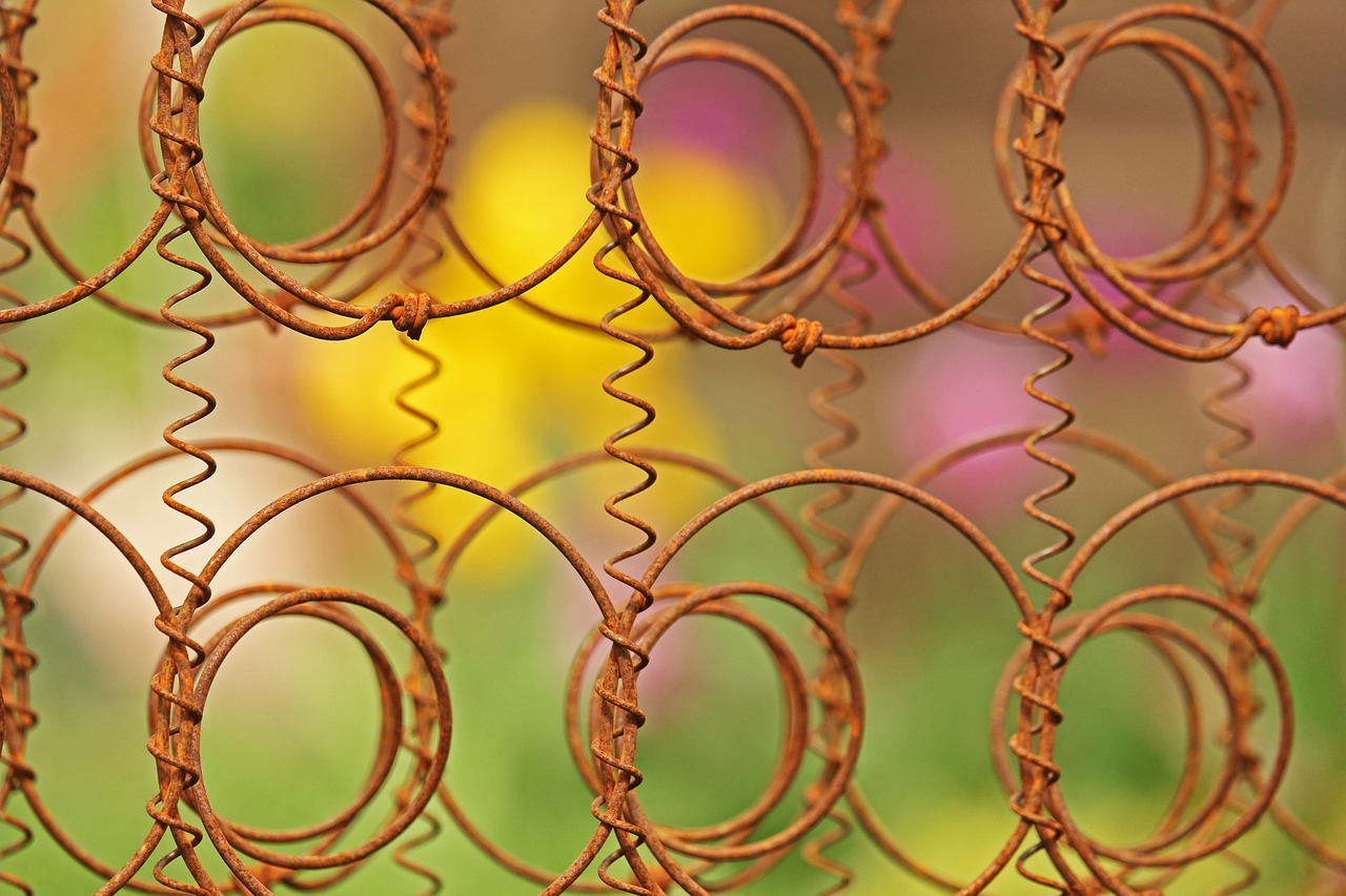 В Шуе на кладбище тушили горящего на матрасе человека Ад на земле: в Шуе на кладбище тушили горящего на матрасе человека