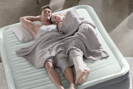 Надувная кровать: необходимая вещь в каждой семье