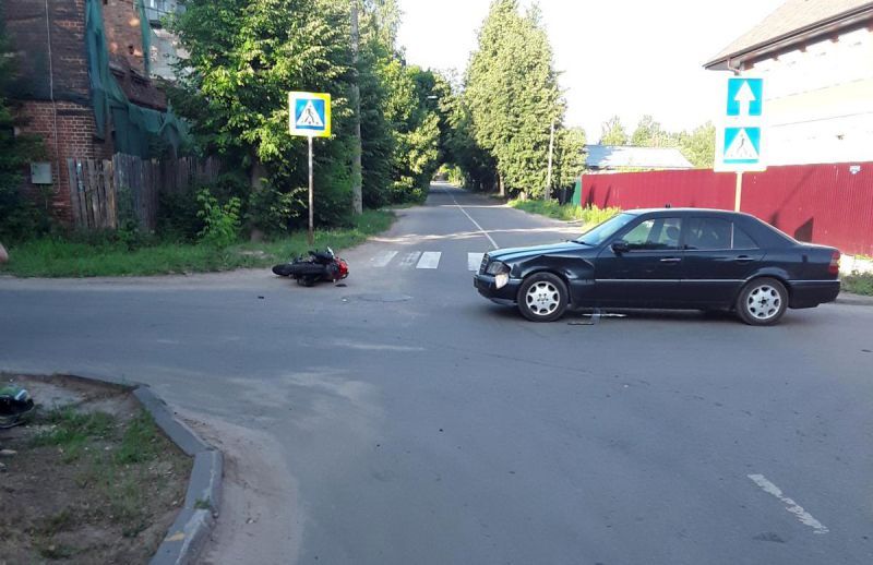 За сутки в Шуе две аварии: среди пострадавших мопедист и мотоциклист За сутки в Шуе две аварии: среди пострадавших мопедист и мотоциклист