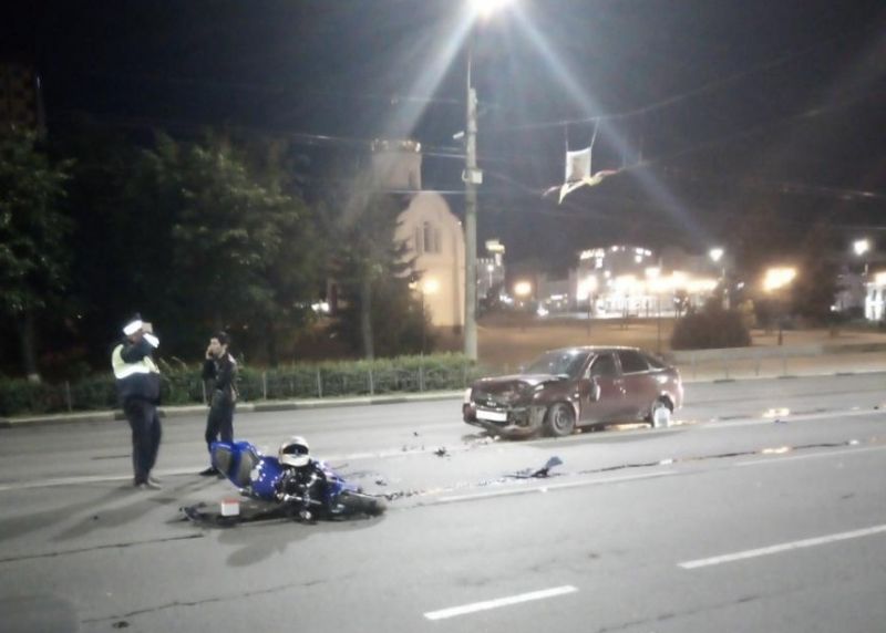 Авария на улице 10-го августа: мотоциклист столкнулся с «Ладой» Авария на улице 10-го августа: мотоциклист столкнулся с «Ладой»
