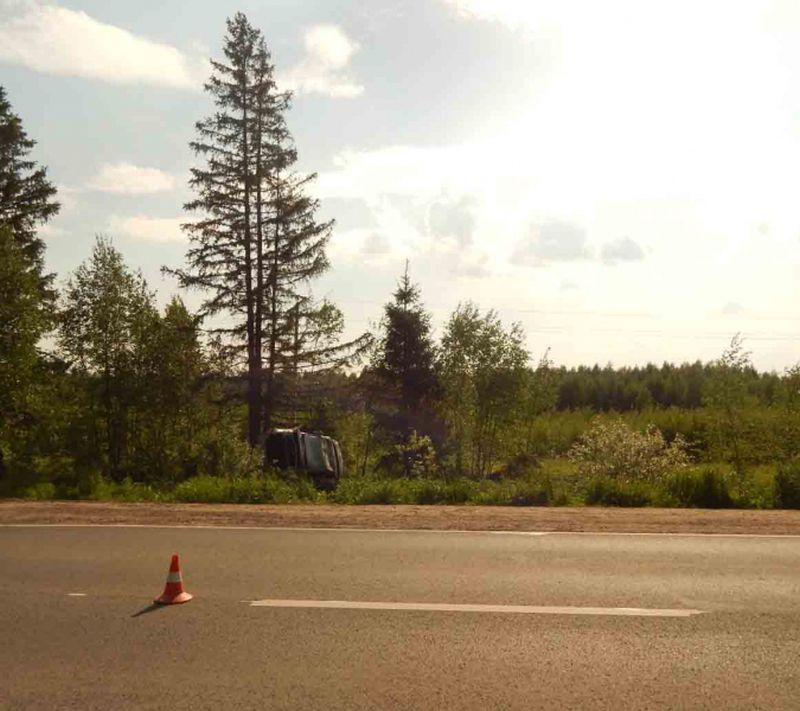 На трассе Тейково-Г.Посад перевернулся автомобиль На трассе Тейково-Г.Посад перевернулся автомобиль