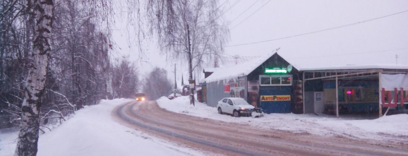 Автомобилист наехал на здание шиномонтажа на 1-ой Отрадной Автомобилист наехал на здание шиномонтажа на 1-ой Отрадной