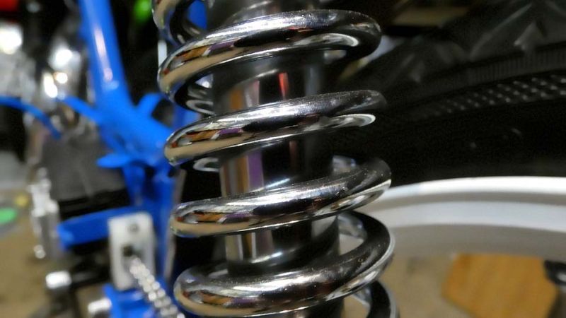 Авария на 10 августа: мопедист повредил легковушку и потерял пассажира Авария на 10 августа: мопедист повредил легковушку и потерял пассажира