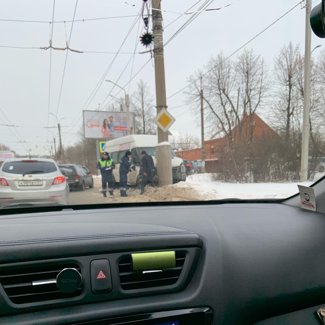 Авария маршрутки на Ермака на видео: водитель попытался скрыть пассажиров Авария маршрутки на Ермака на видео: водитель попытался скрыть пассажиров