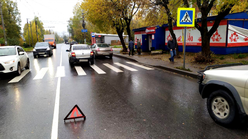 На Хвойной сбили ребенка: школьник переходил дорогу вне перехода