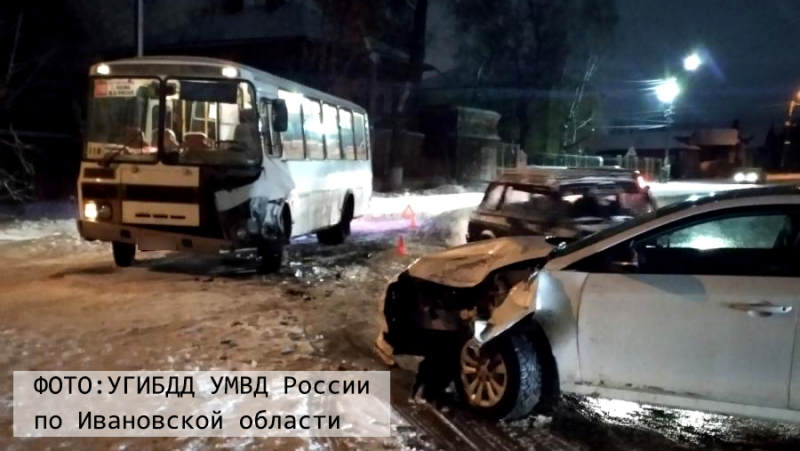 Авария с автобусом №110 в Кохме: пострадали двое пассажиров