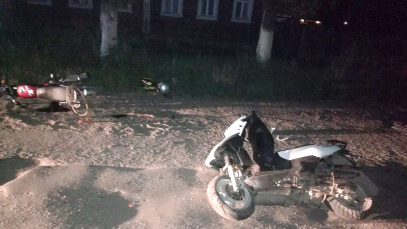 Не поделили дорогу скутерист с мопедистом. ДТП в Вичугском районе В Вичугском районе дорогу не поделили скутерист с мопедистом