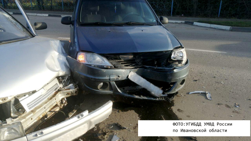 В Родниках автоледи на иномарке врезалась в ВАЗ на повороте В Родниках автоледи на иномарке врезалась в ВАЗ на повороте