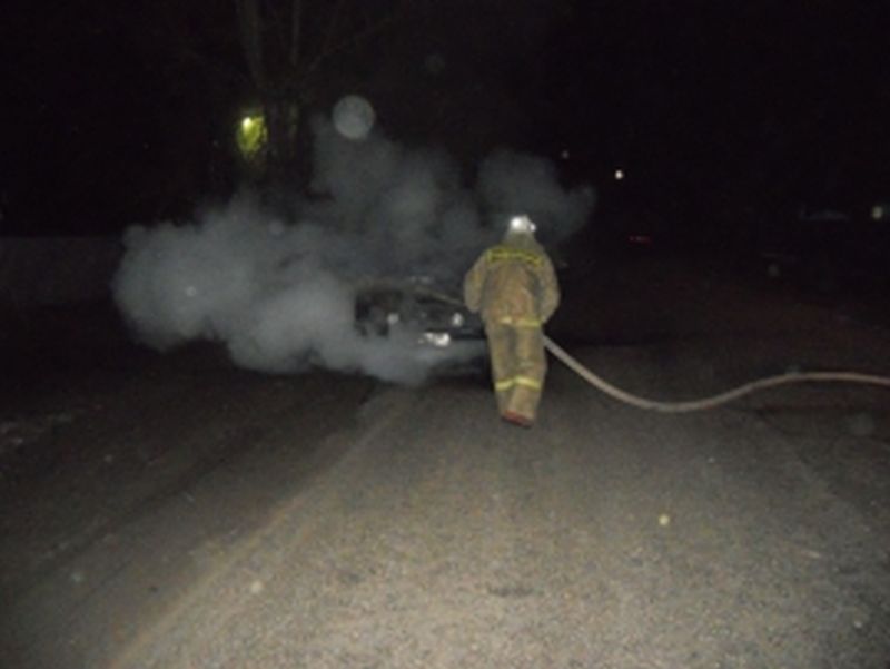 На Рабфаковской ночью горел автомобиль На Рабфаковской ночью горел автомобиль